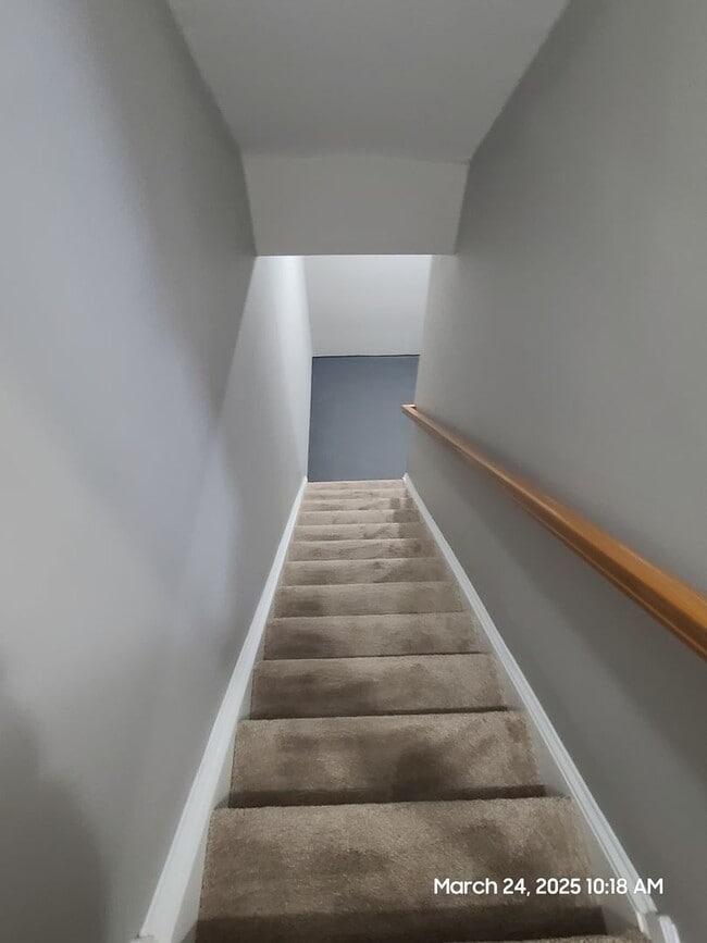 Building Photo - 3 Bedroom Townhome for Rent in Waynesboro