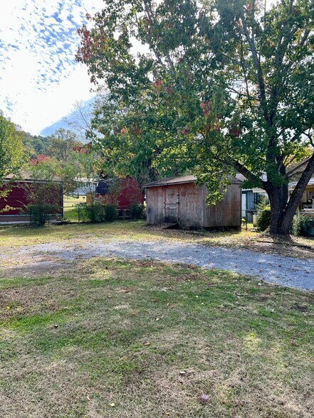 Building Photo - 712 Richmond Ave