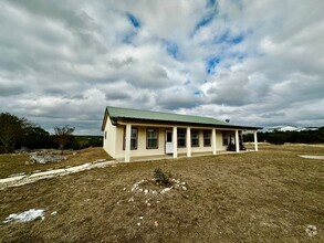 Building Photo - 3 Bedroom With Amazing Views