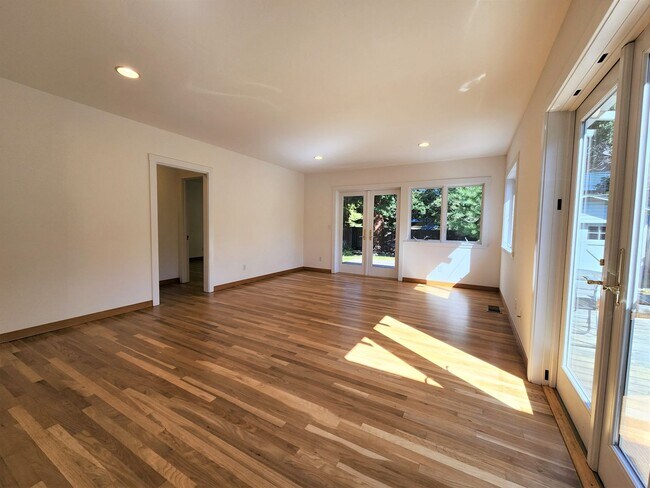 Building Photo - Charming Single Family Home in Downtown Palo Alto Available Now!