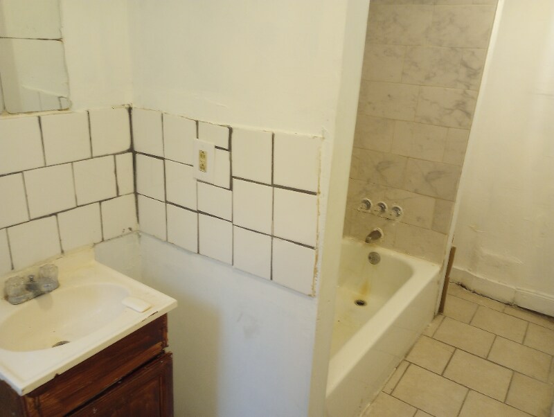 Building Photo - 31xx W Euclid Ave