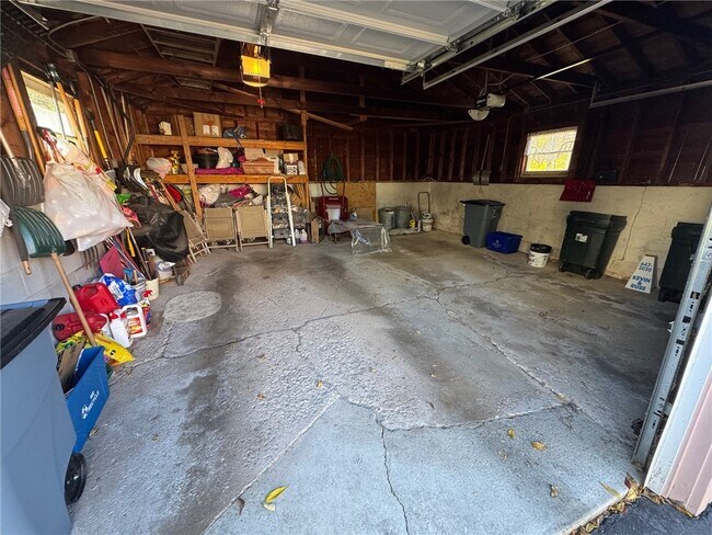 Building Photo - 16 Summit St