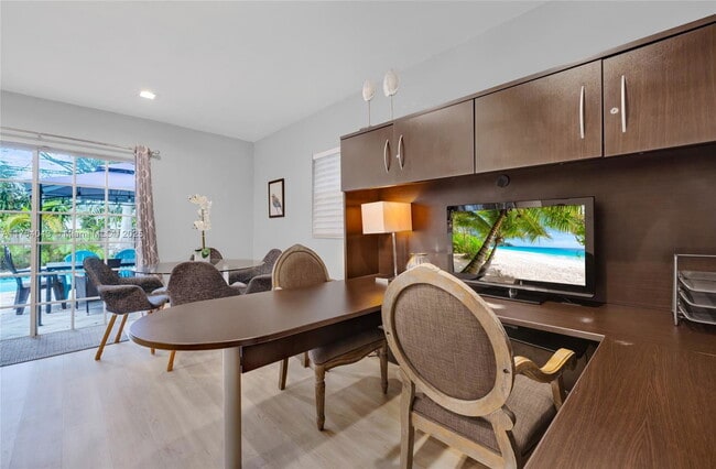 Building Photo - 7711 Coquina Dr