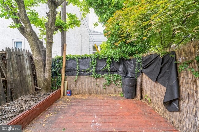 Building Photo - 455 Ripka St