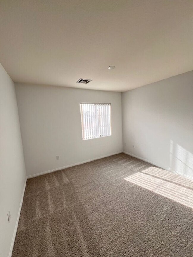 Building Photo - Gated Community - Southwest