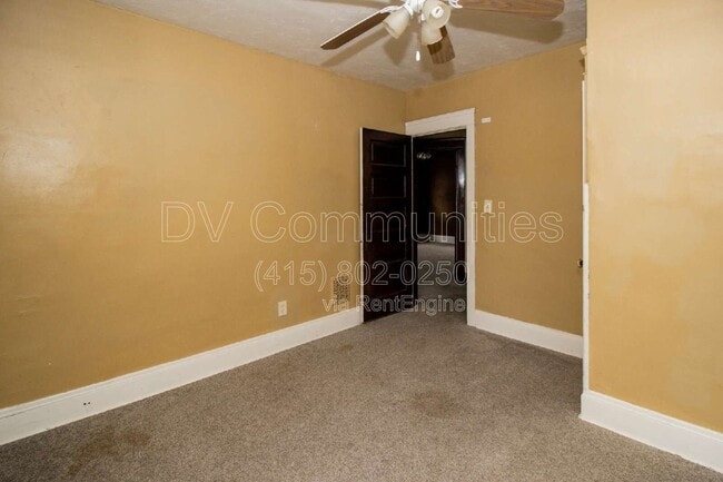 Building Photo - 9711 Parmelee Ave