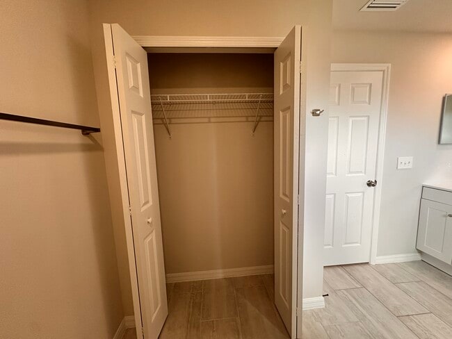 Building Photo - 129 NE 6th Ave