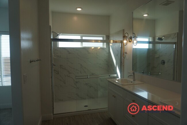 Building Photo - MOVE-IN SPECIAL: $500 Off Your First Month’s Rent! Beautiful home available in the desirable Goss...