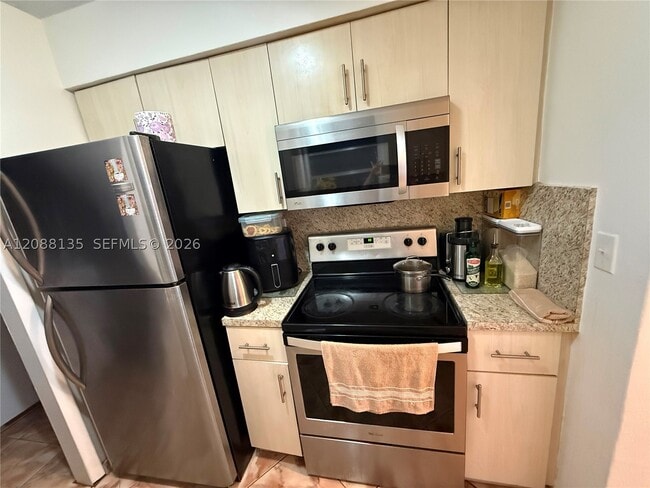 Building Photo - 5709 SW 36th Ct
