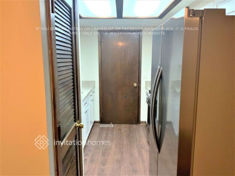 Building Photo - 1050 Rockcrest Dr