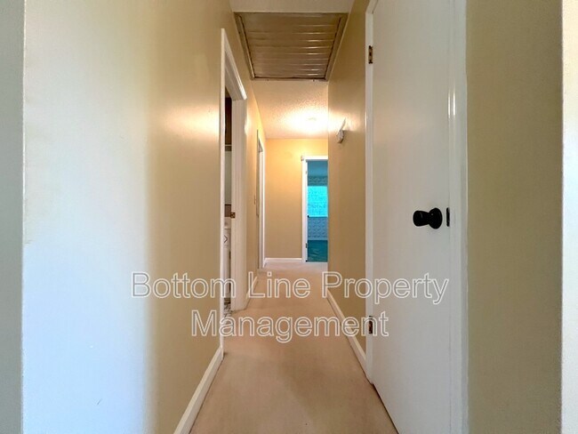 Building Photo - 186 Niven Rd