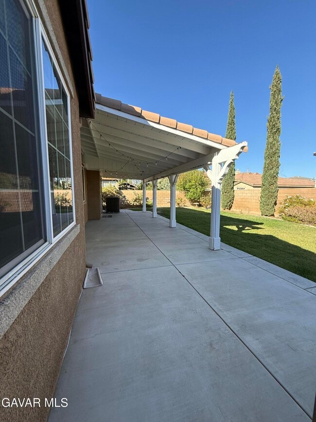 Building Photo - 1233 Wellington Dr
