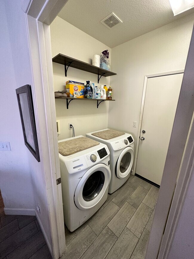 Building Photo - 40569 Morris St