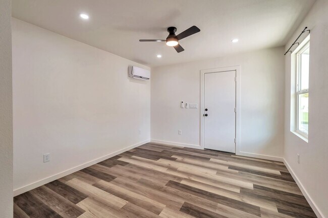 Building Photo - Amazing house on huge lot near ASU