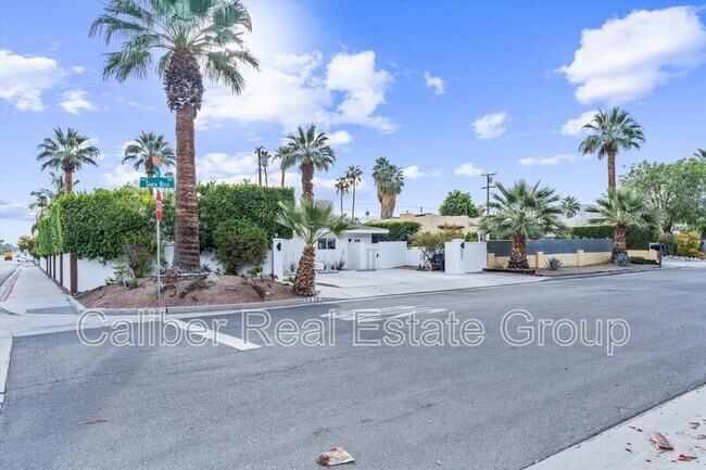 Building Photo - 502 Calle Santa Rosa S