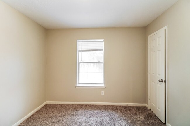 Building Photo - 6402 Mountain Pines Ln