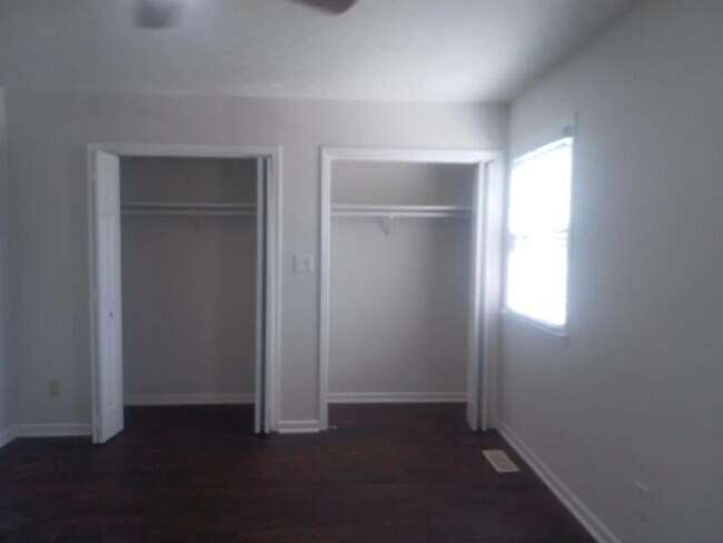 Building Photo - 595 Wedgewood Dr