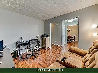 Building Photo - 1940 Skylar Leigh Dr