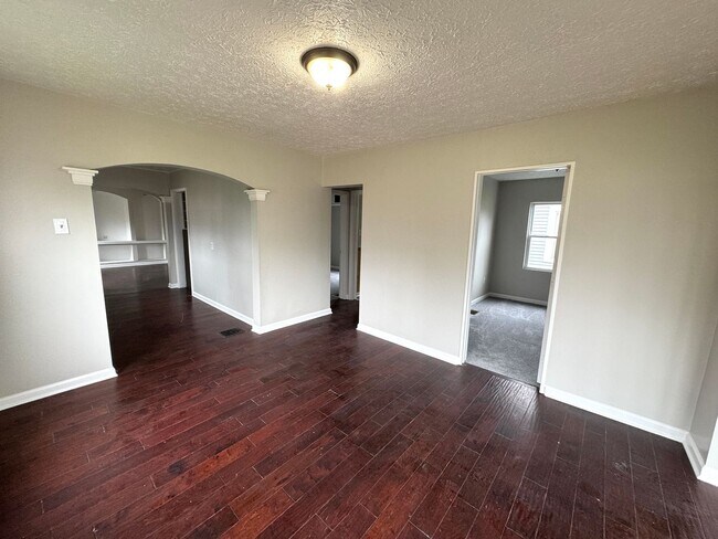 Building Photo - Near Eastside 3 Bedroom 1 Bath