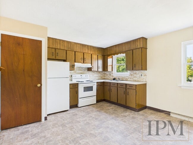 Building Photo - Coming Soon - Charming 2 Bedroom, 1 Bath D...