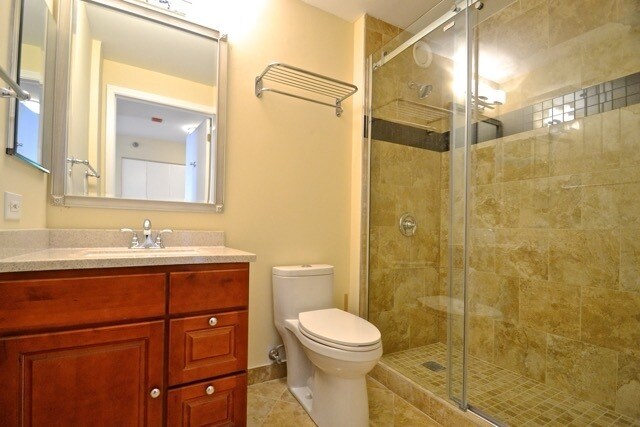 Building Photo - 345 N La Salle Dr