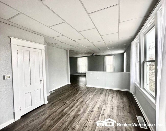 Building Photo - 105 E 3rd Ave