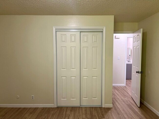 Building Photo - 2Bd/1Ba Single Story Apartment Unit - Move...