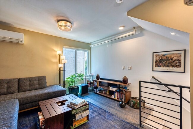 Building Photo - Fremont Townhome