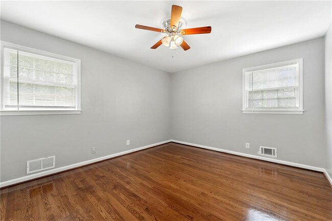 Building Photo - 5100 Mt Vernon Way