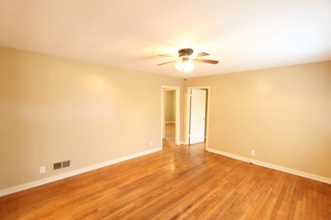 Building Photo - New On The Market! Cute! Cute! Cute! Better Hurry To See This One!!