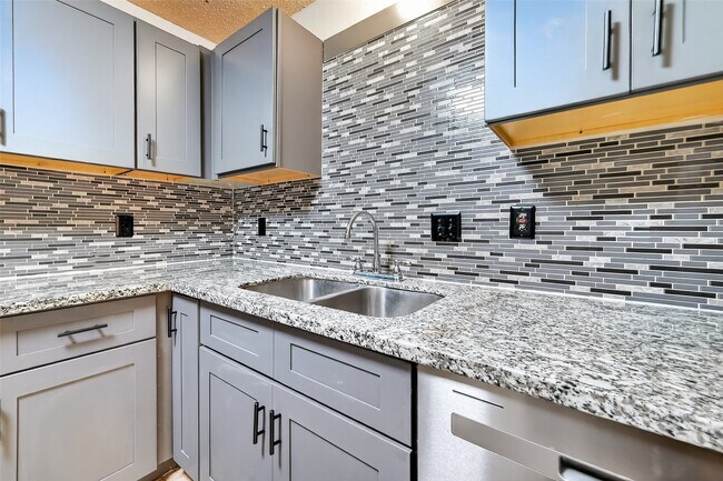 Building Photo - 16106 Barbarossa Dr