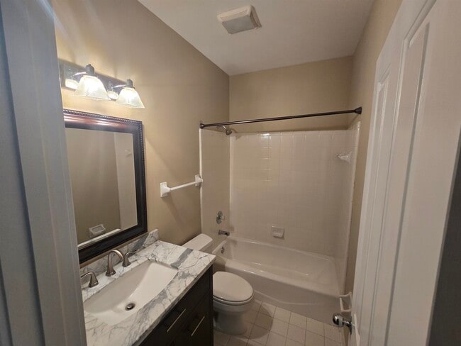 Building Photo - 113 Village Ln