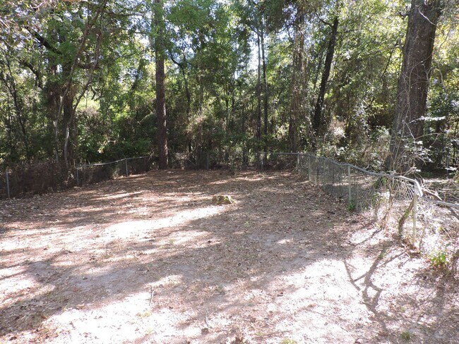 Building Photo - Convenient Northeast location!