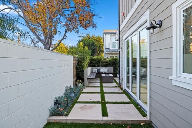 Building Photo - 165 22nd St