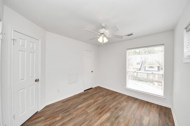 Building Photo - 5515 Strack Rd