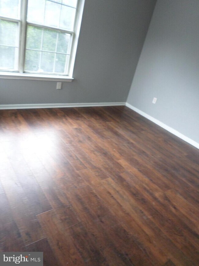 Building Photo - 5372 Bedford Terrace