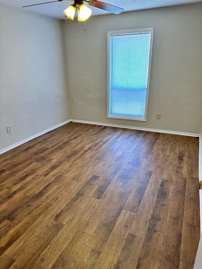 Building Photo - 138 Village Ct