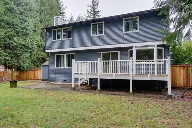 Building Photo - Kent Tri-level home