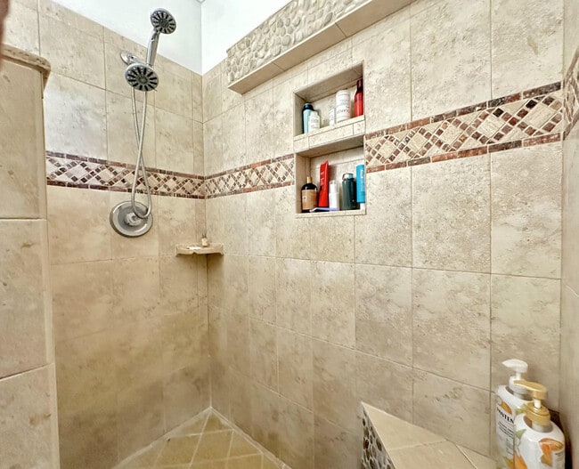 Building Photo - 13619 57th Pl N