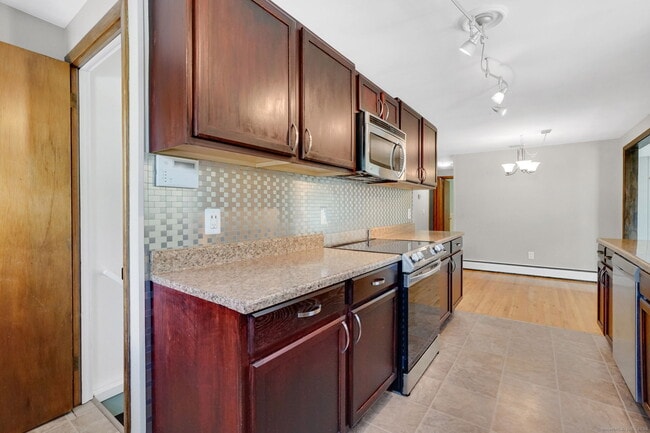 Building Photo - 293 Brainard Rd