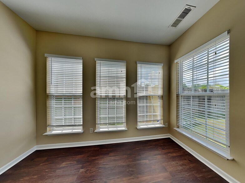 Building Photo - 115 Portland Falls Dr