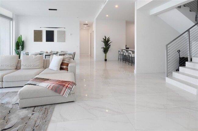 Building Photo - 17550 Collins Ave