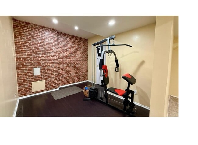 Building Photo - 5 Viburnum Ct