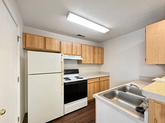 Building Photo - Battle Creek 2 Bedroom / 2 Bath Apartment – Available Now!