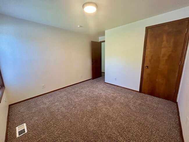 Building Photo - 4271 N Pennfield Pl