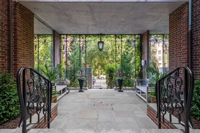 Building Photo - 271 Beacon St