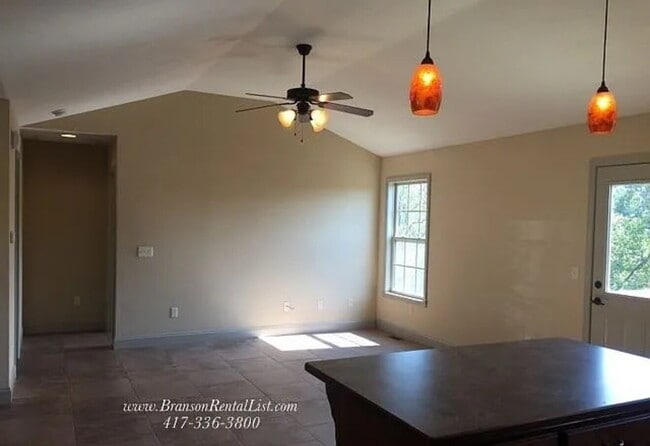 Building Photo - Fresh New Look - 4BR 21/2 Bath