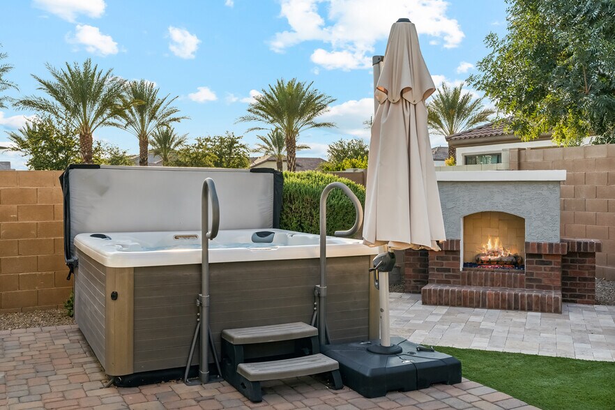 Building Photo - 10560 E Nichols Ave