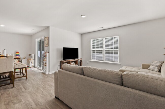 Building Photo - 216 Grove Ln