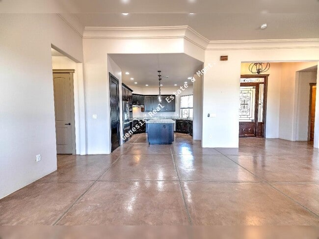 Building Photo - "Spacious Tucson Retreat with Granite Elegance and Cozy Fireplace – 4 Bed, 3.5 Bath Gem!"